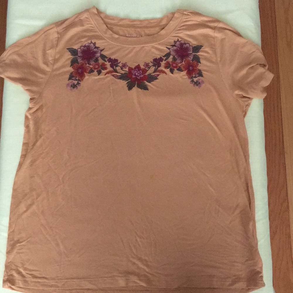 Gold floral shirt sleeve t-shirt. American Eagle M